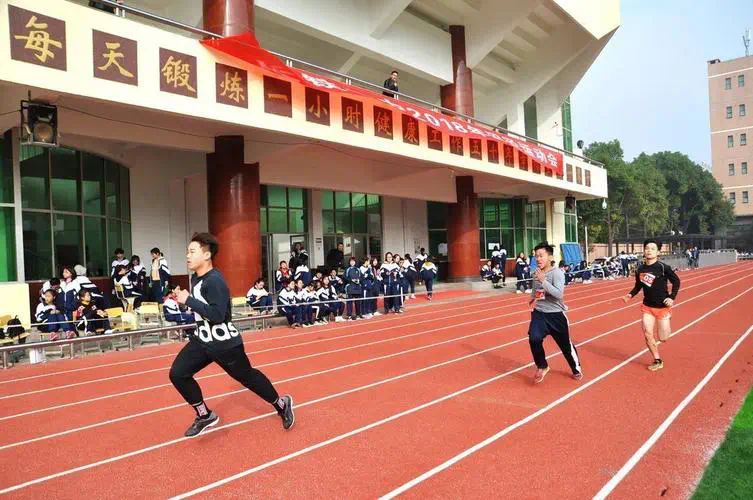 宁海健身房有室内泳池嘛